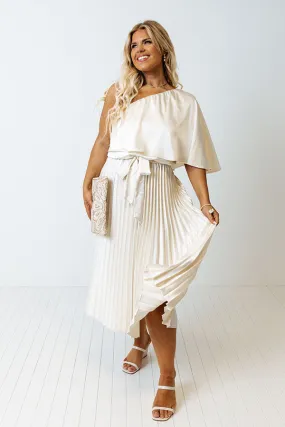 Chic And Exquisite Satin Midi In Champagne Curves