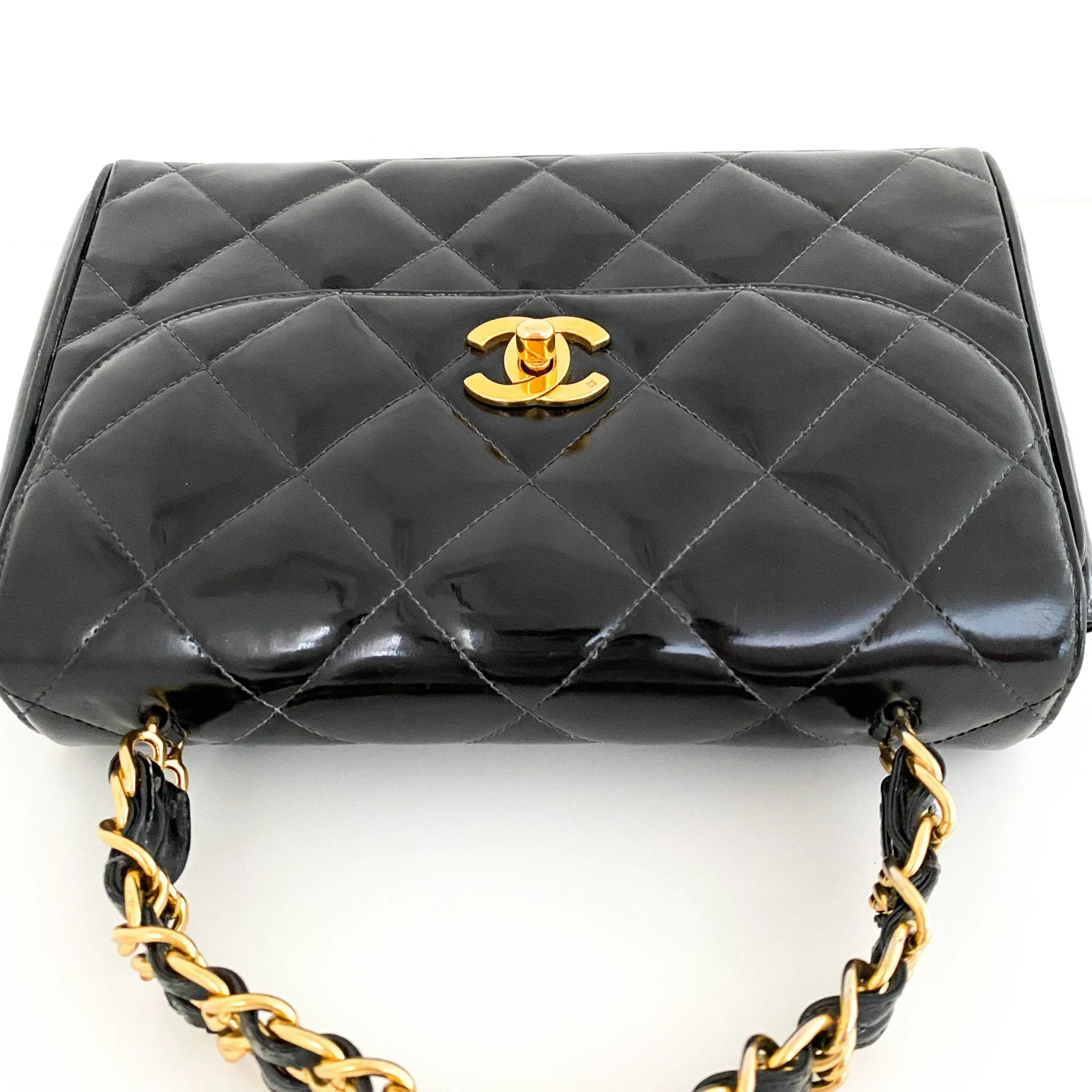 Quilted Matelasse Patent Chain  Bag
