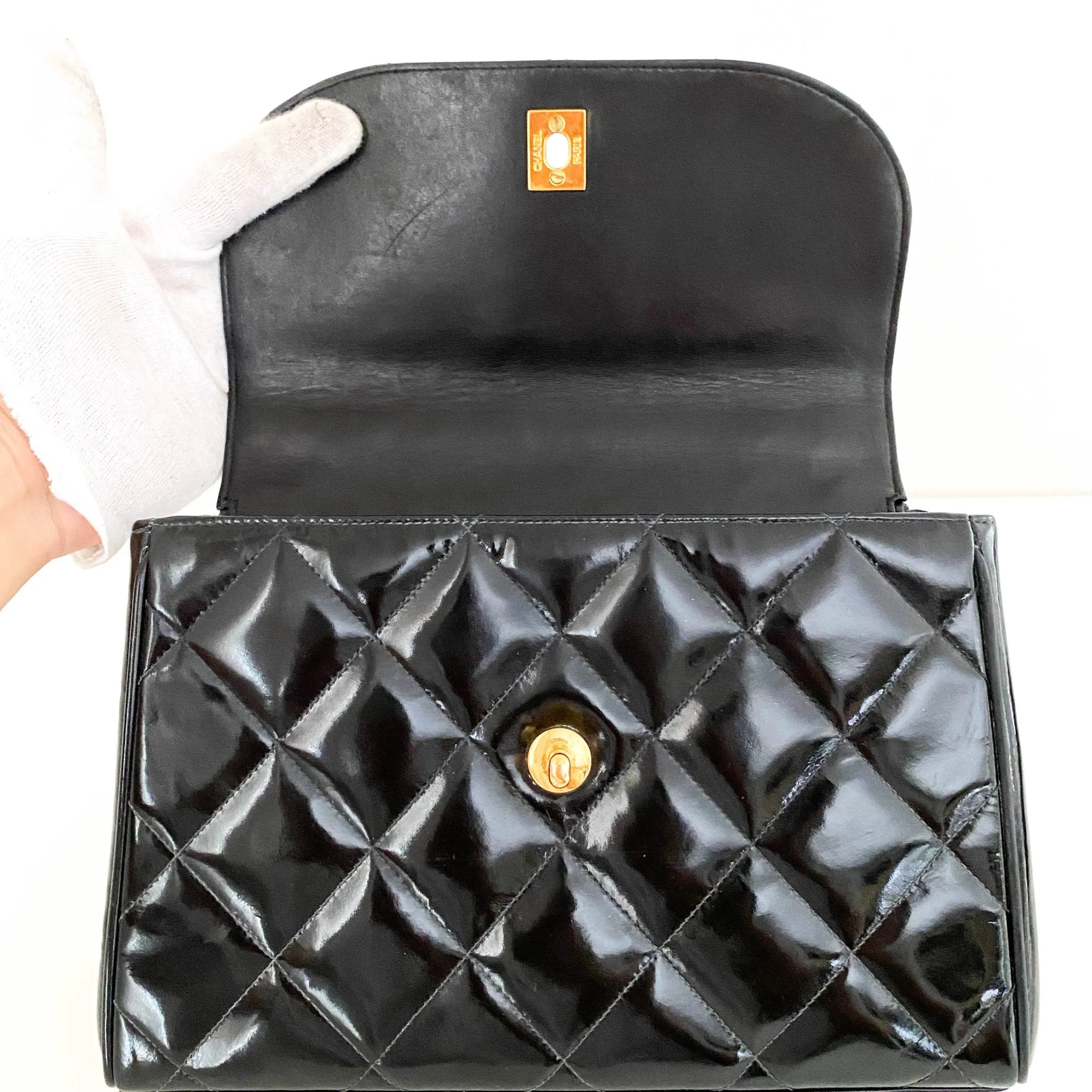 Quilted Matelasse Patent Chain  Bag